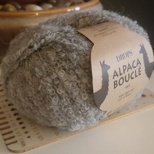 DROPS Alpaca Bouclé Yarn - Soft Heather Gray